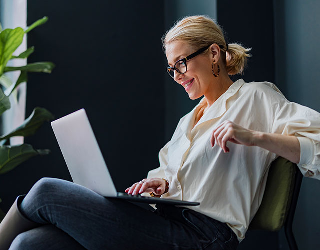 business-woman-using-laptop-in-office